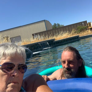 Meet your Posher, Dee dee